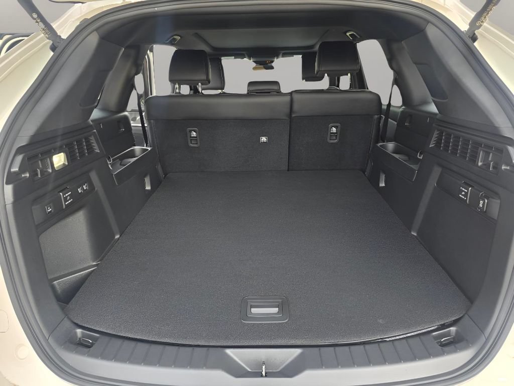 Certified 2025 MAZDA CX-70 Plug-In Hybrid w/ Premium Plus AWD/4WD image 27