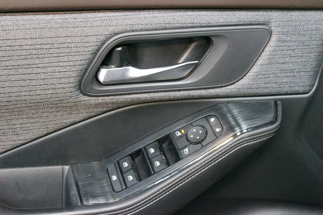 Used 2021 Nissan Rogue SV FWD image 16