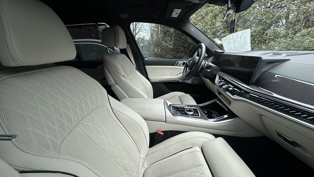 Used 2025 BMW X5 M60i image 4