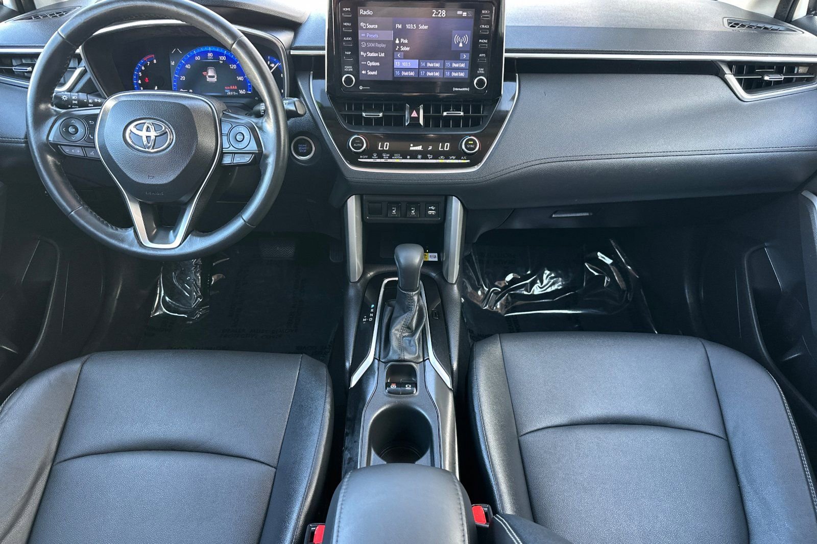 Used 2022 Toyota Corolla Cross XLE image 13