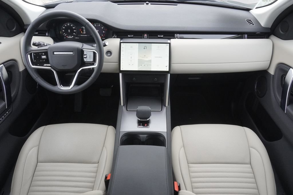 Used 2025 Land Rover Discovery Sport S image 9