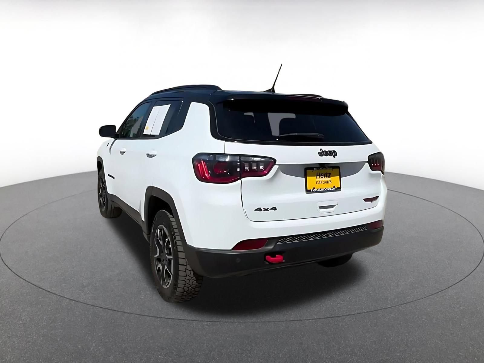 Used 2025 Jeep Compass Trailhawk AWD/4WD image 10