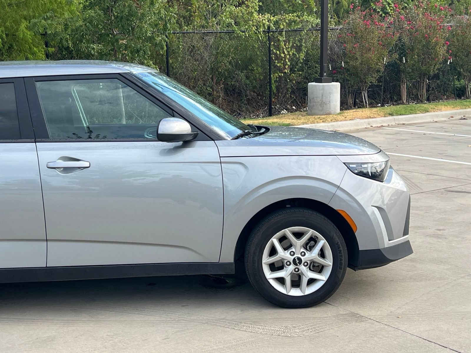 Used 2025 Kia Soul LX w/ LX Technology Package FWD image 6