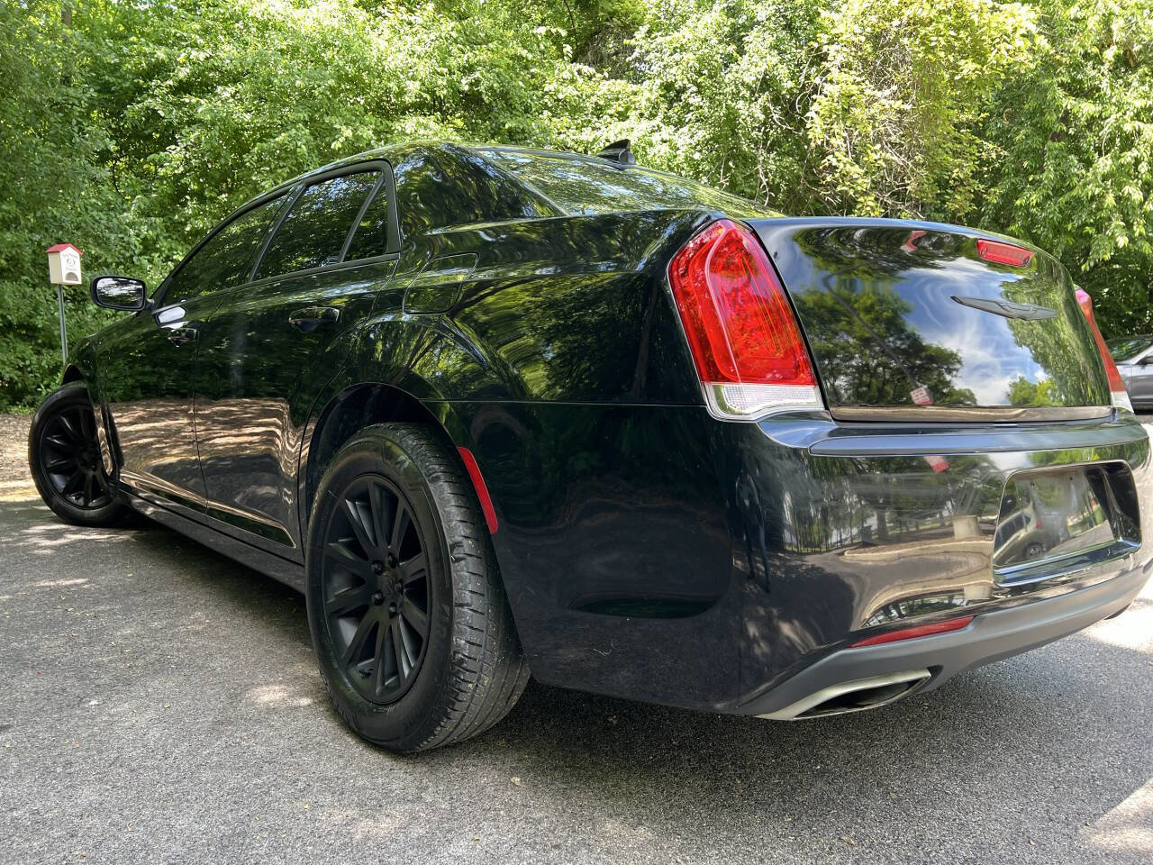 Used 2018 Chrysler 300 Touring L AWD/4WD image 4