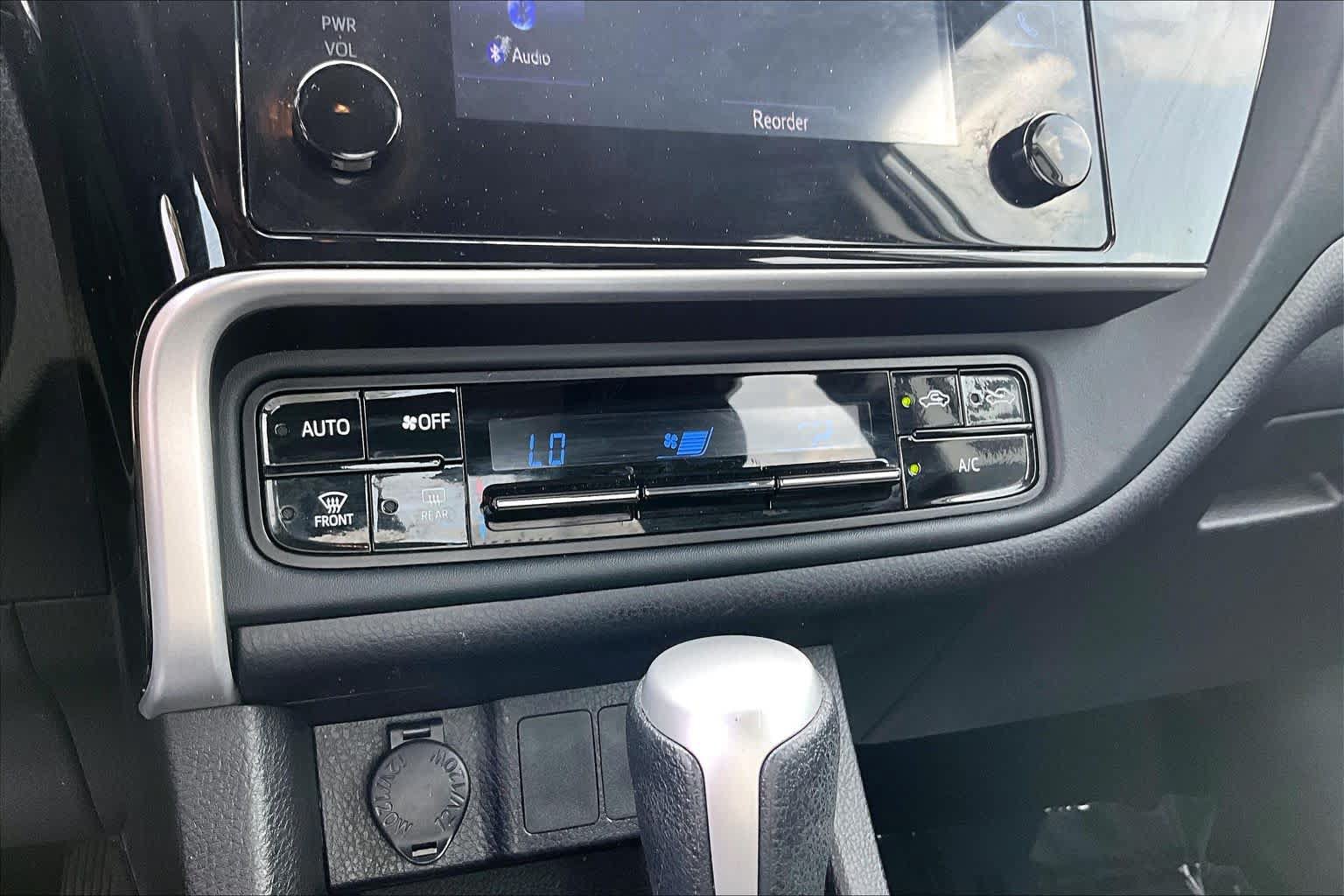 Used 2018 Toyota Corolla LE FWD image 34