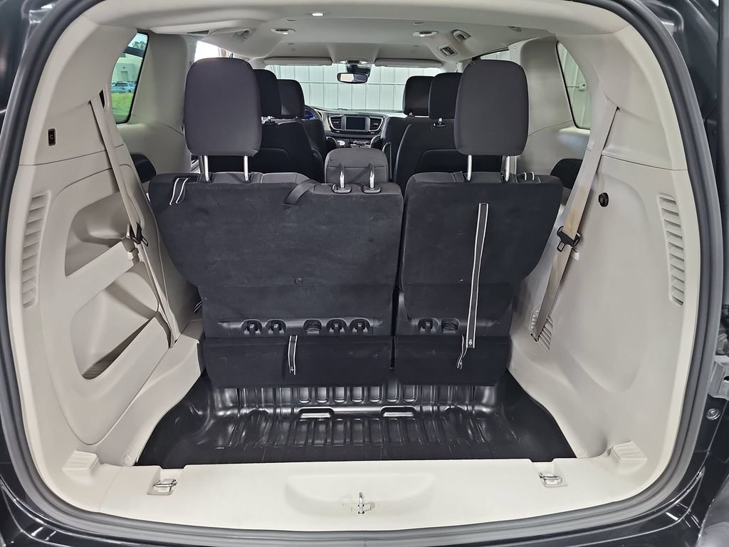 Used 2023 Chrysler Voyager LX FWD image 13