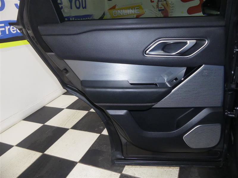 Used 2018 Land Rover Range Rover Velar R-Dynamic SE image 31