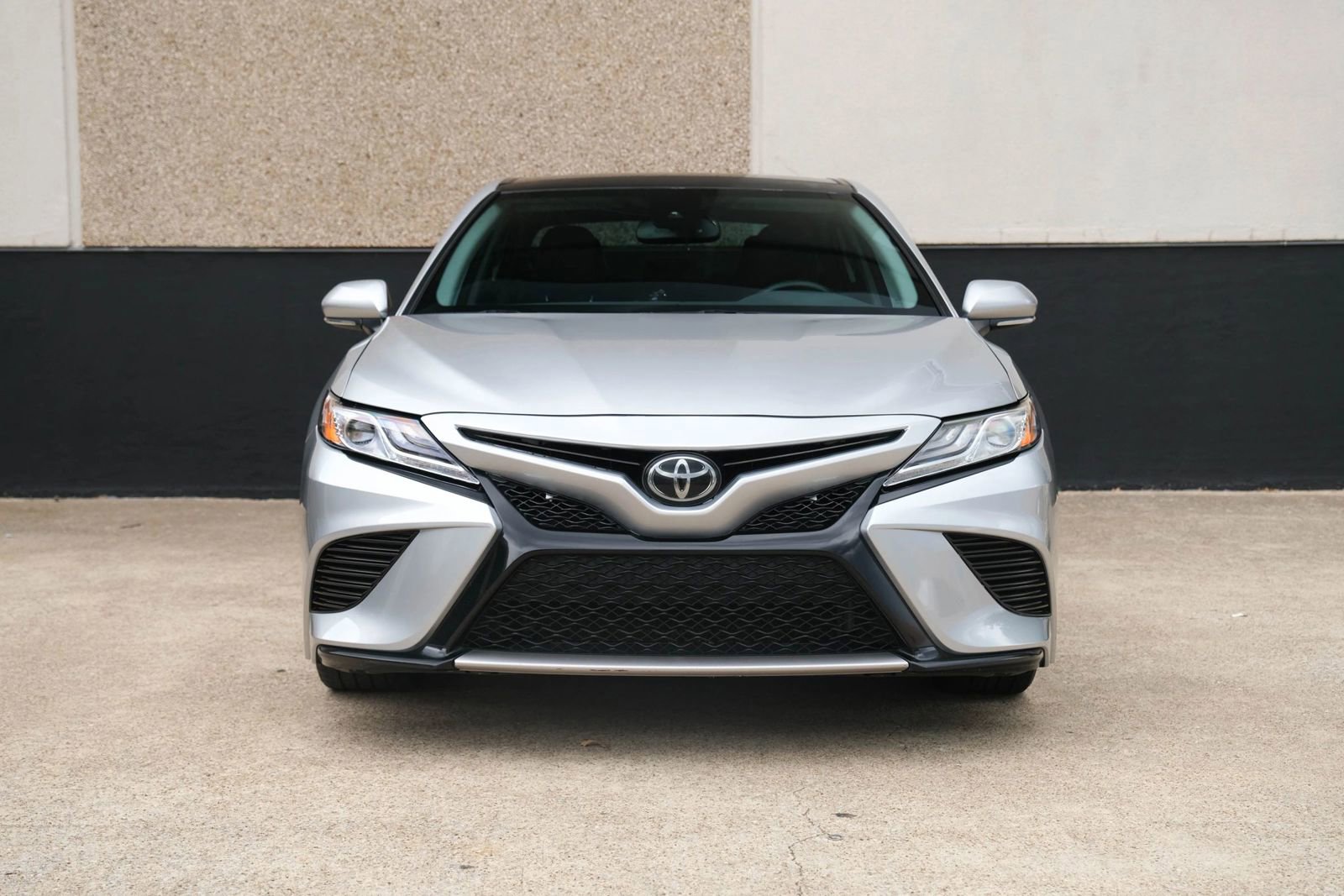 Used 2020 Toyota Camry XSE image 2