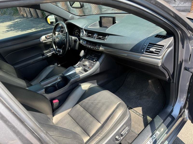 Used 2015 Lexus CT 200h w/ Navigation Package FWD image 23