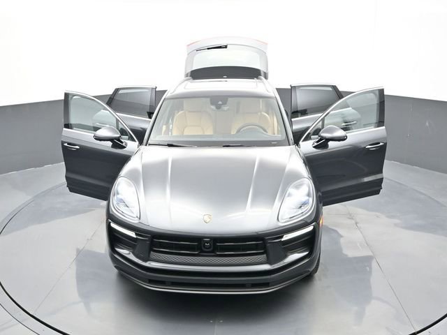 New 2026 Porsche Macan image 32