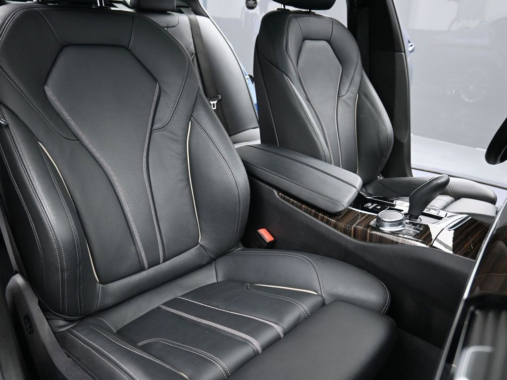 Used 2023 BMW 530e xDrive w/ Premium Package image 21