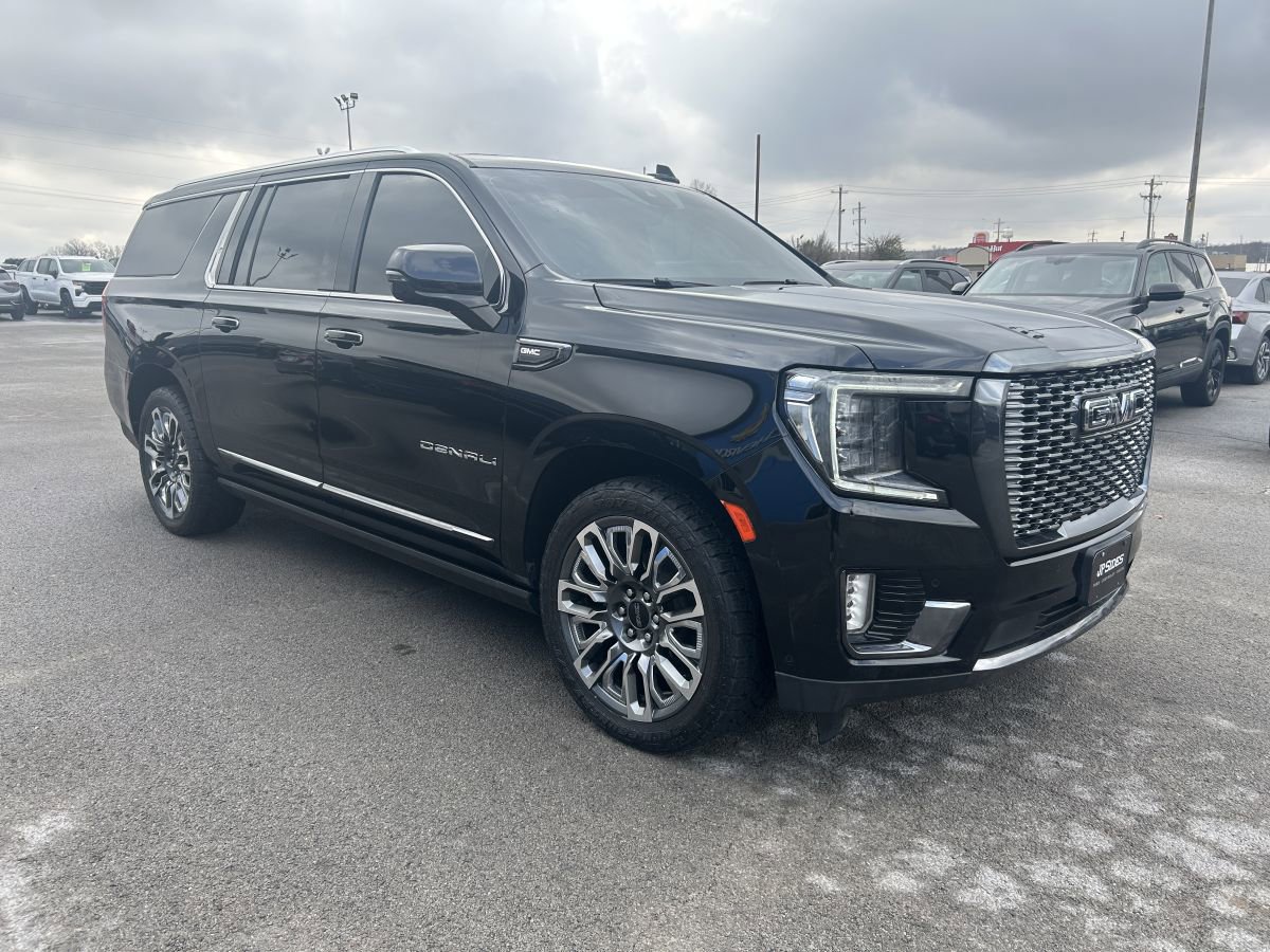 Used 2023 GMC Yukon XL Denali Ultimate w/ LPO, Floor Liner Package image 2