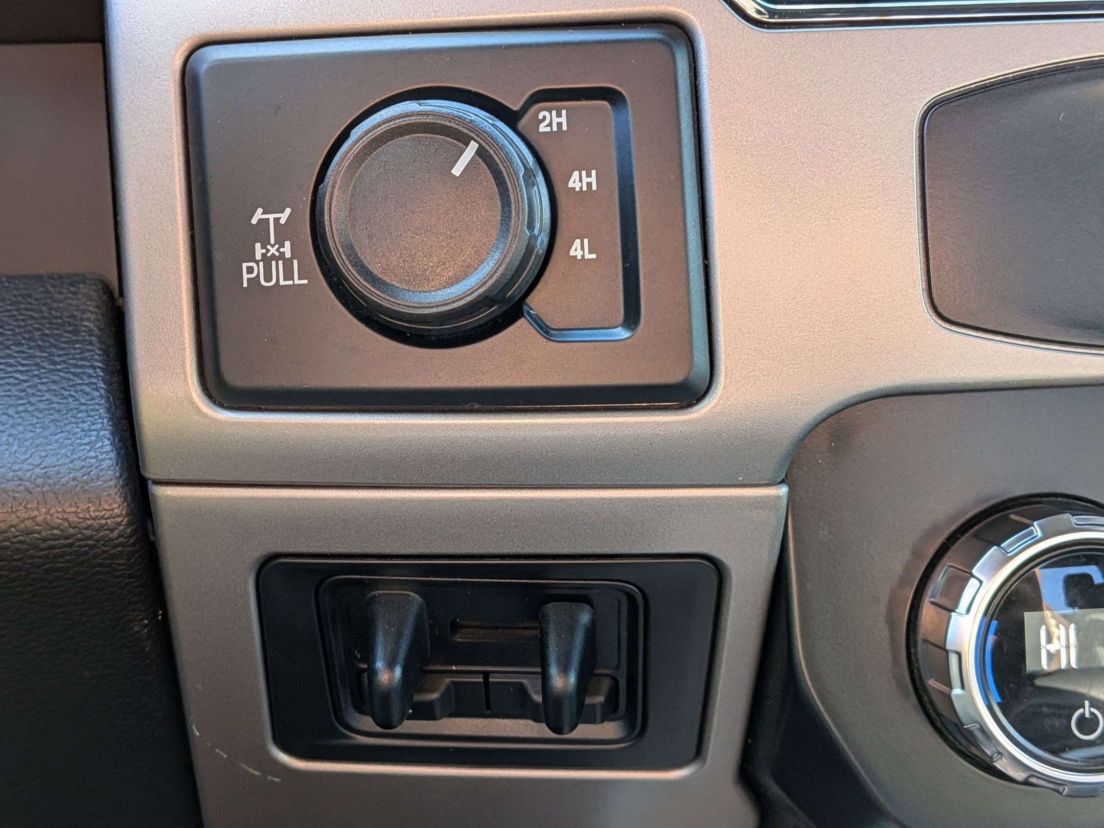 Used 2022 Ford F350 Lariat w/ Chrome Package image 23