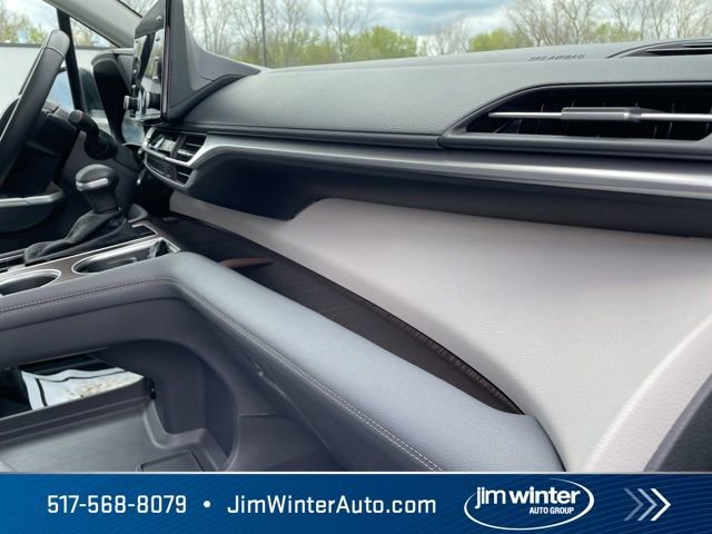 Used 2024 Toyota Sienna XLE FWD image 15
