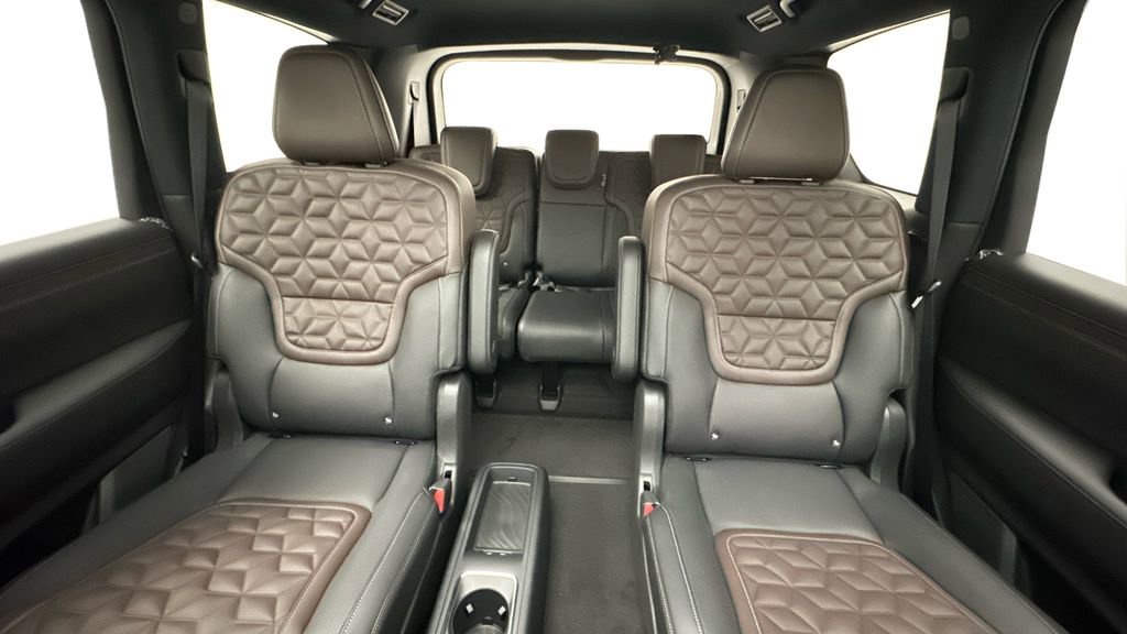 New 2025 Nissan Armada Platinum Reserve image 15