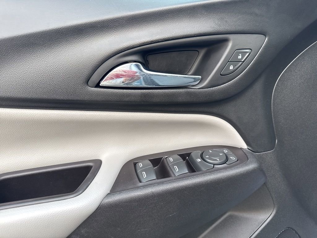 Used 2022 Chevrolet Equinox LT w/ Driver Convenience Package image 13