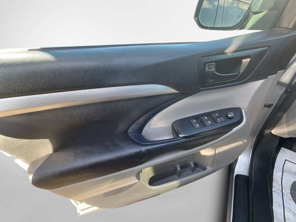 Used 2014 Toyota Highlander Plus image 14
