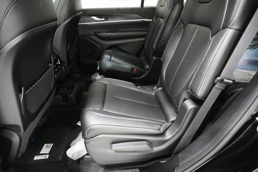 New 2025 Jeep Grand Cherokee L Limited w/ Luxury Tech Group II image 17