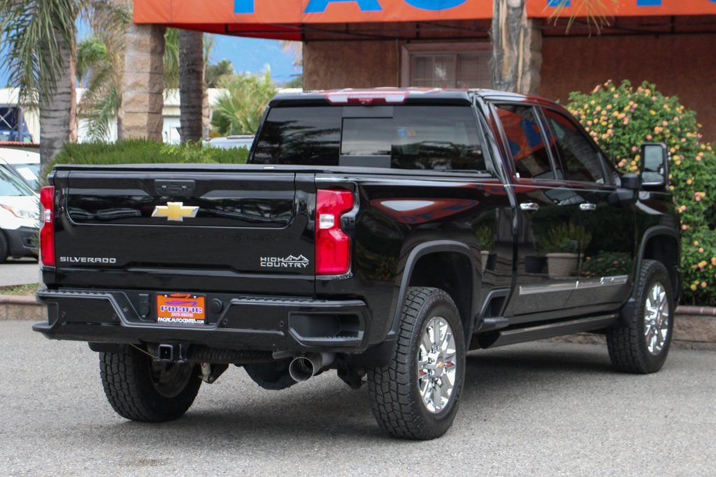 Used 2024 Chevrolet Silverado 2500 High Country w/ Technology Package AWD/4WD image 11