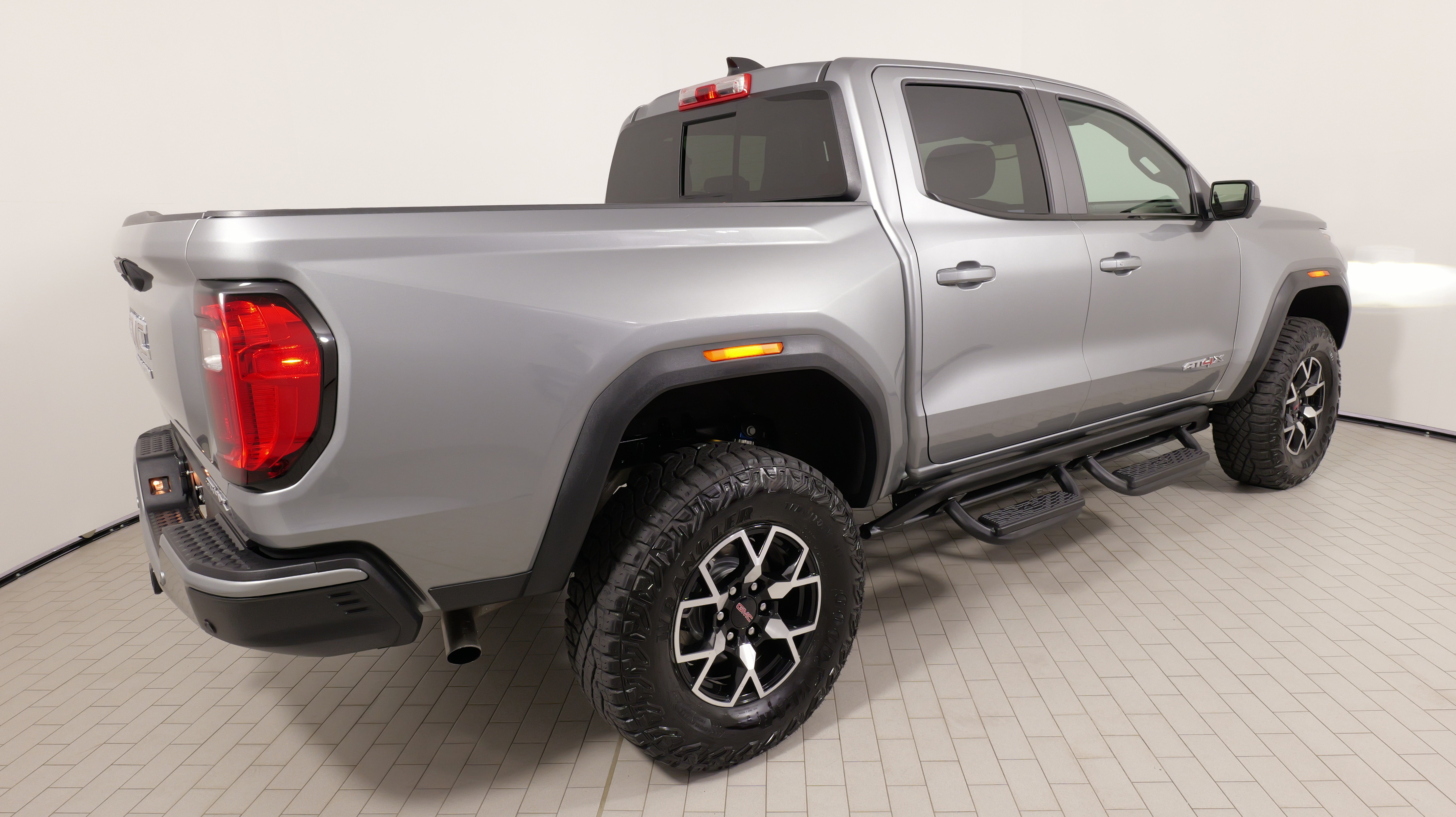 Used 2024 GMC Canyon AT4X AWD/4WD image 12
