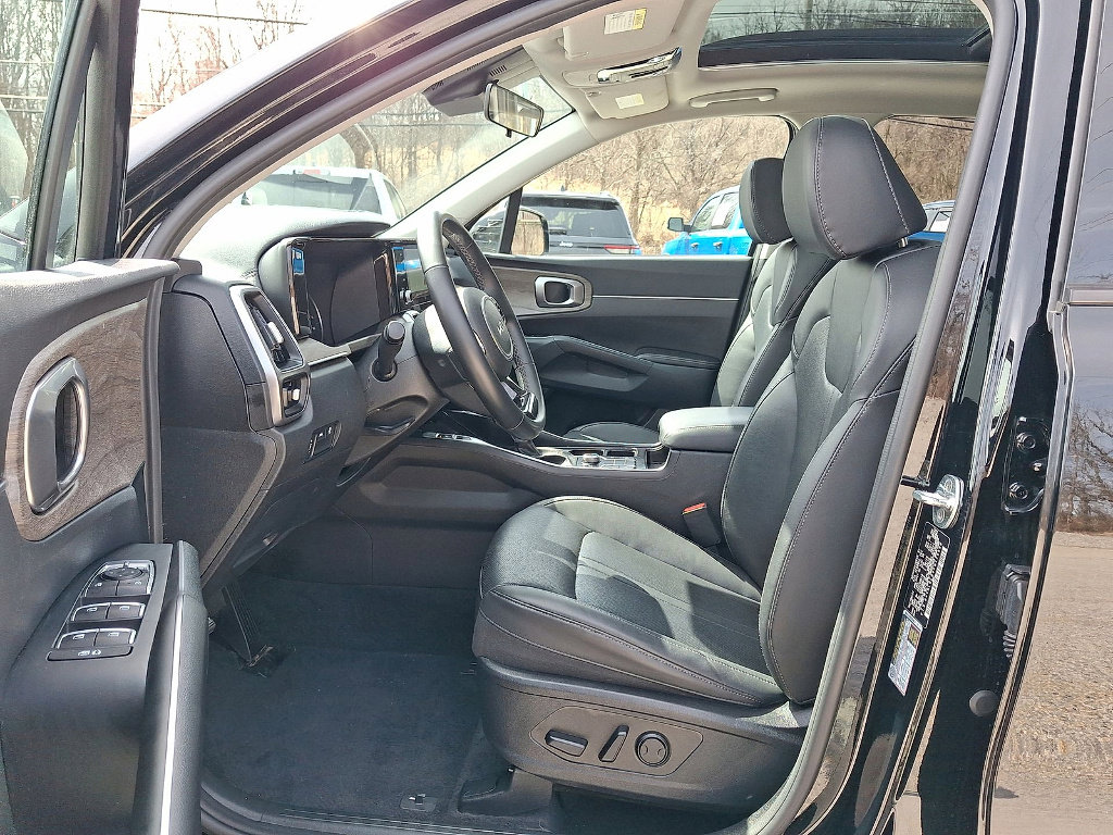 Used 2023 Kia Sorento S w/ Panoramic Sunroof Package AWD/4WD image 11