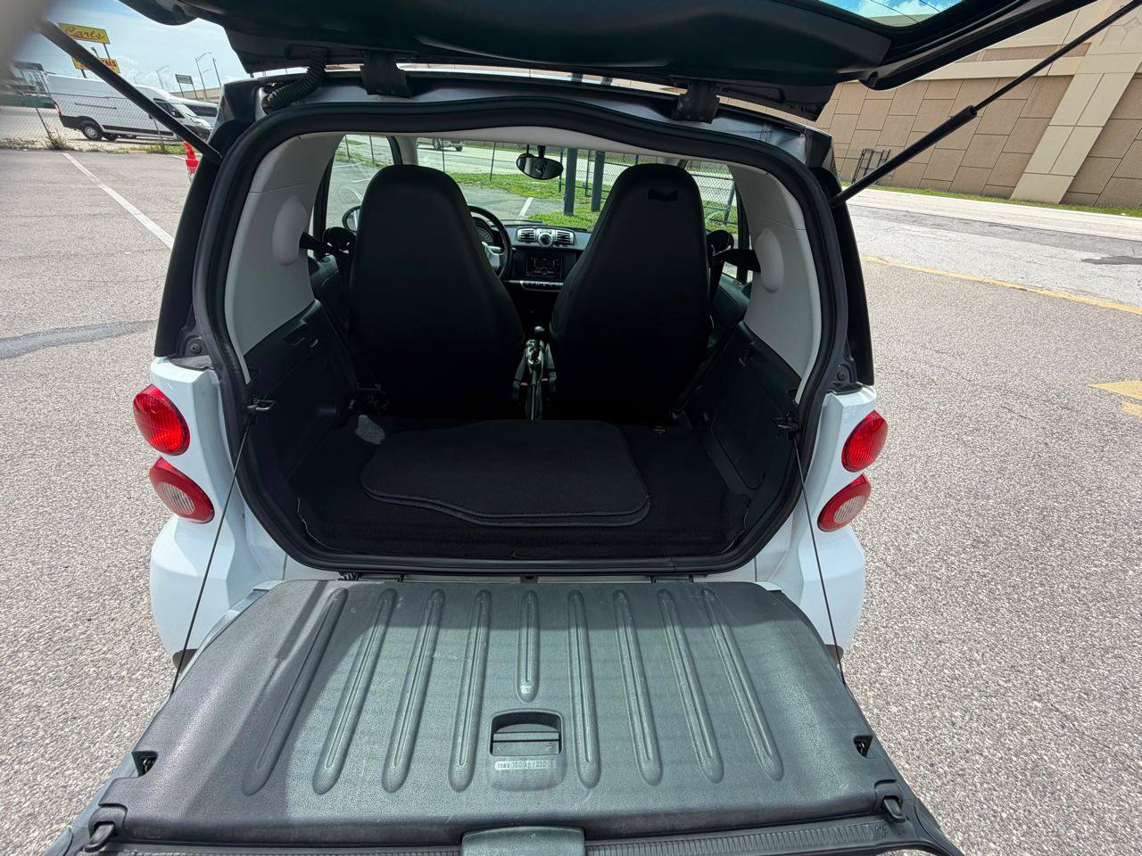 Used 2015 smart fortwo pure RWD image 8
