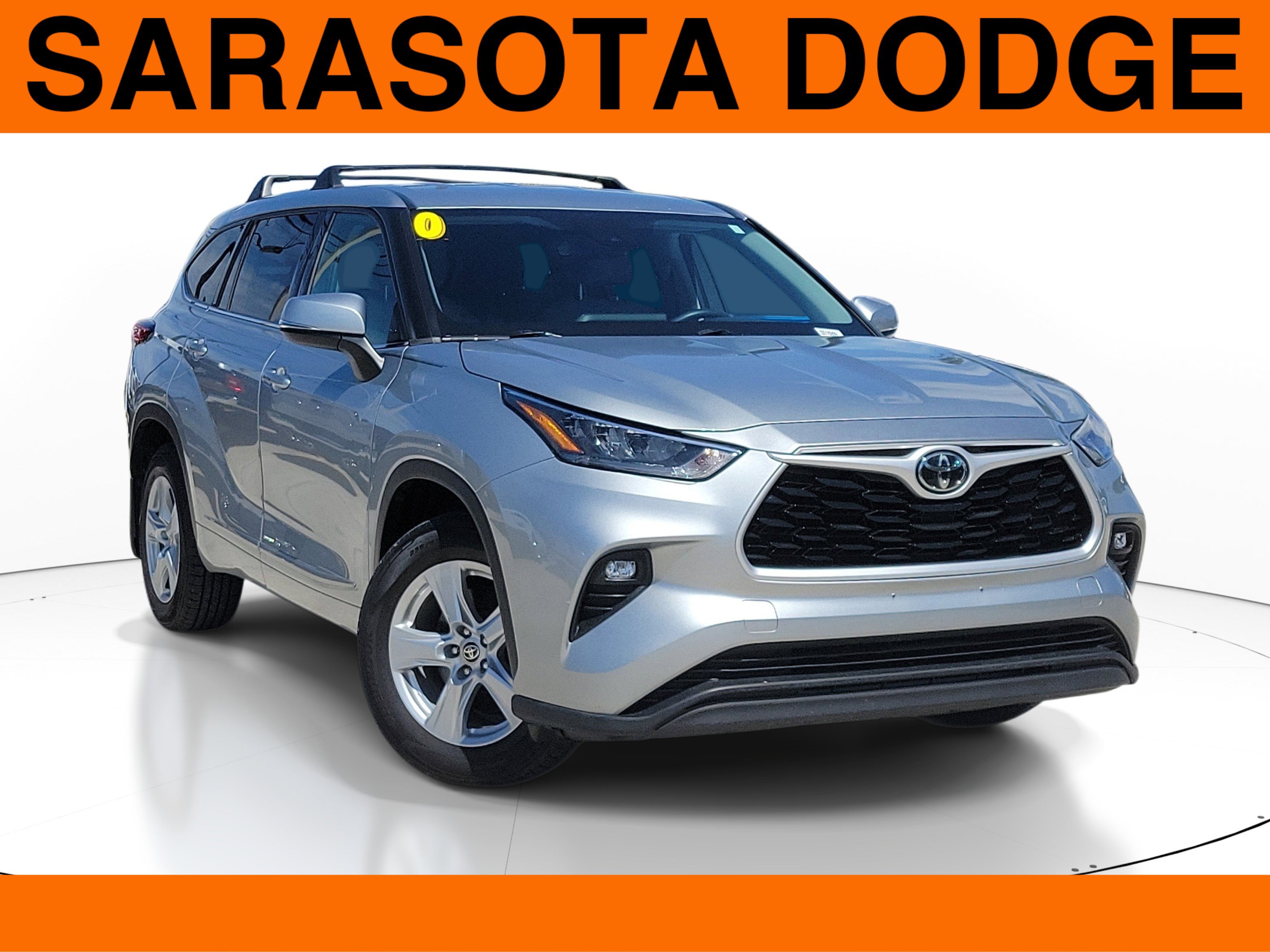 Used 2020 Toyota Highlander LE AWD/4WD image 1