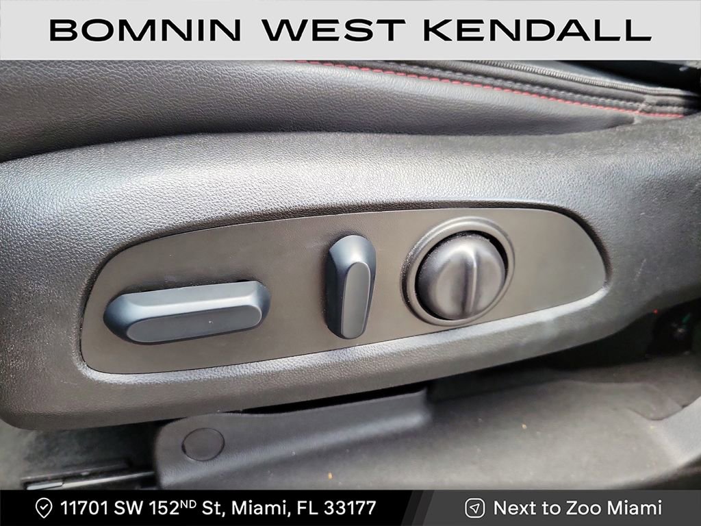 Used 2023 Chevrolet Traverse RS image 10