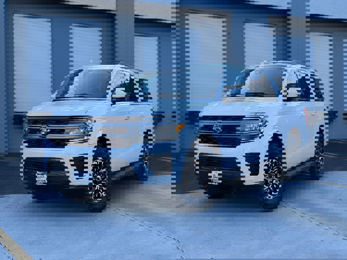 Used 2024 Ford Expedition Max XLT image 5