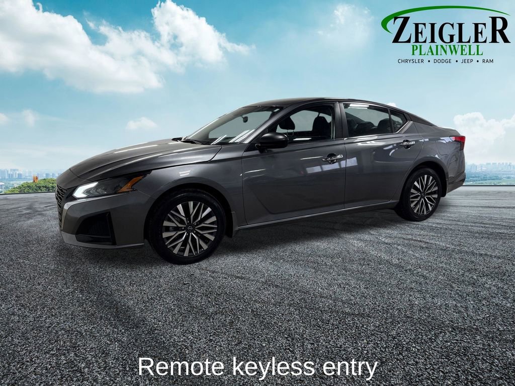 Used 2024 Nissan Altima 2.5 SV image 3