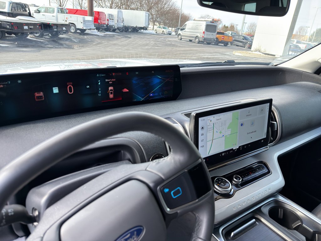 Used 2025 Ford Expedition Active AWD/4WD image 11