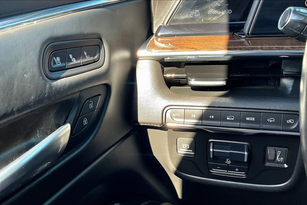 Used 2021 Cadillac Escalade ESV Sport Platinum w/ LPO, ONYX Package AWD/4WD image 24