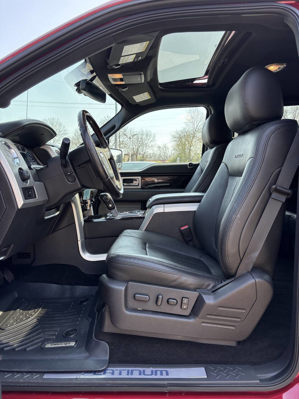 Used 2014 Ford F150 Platinum image 10