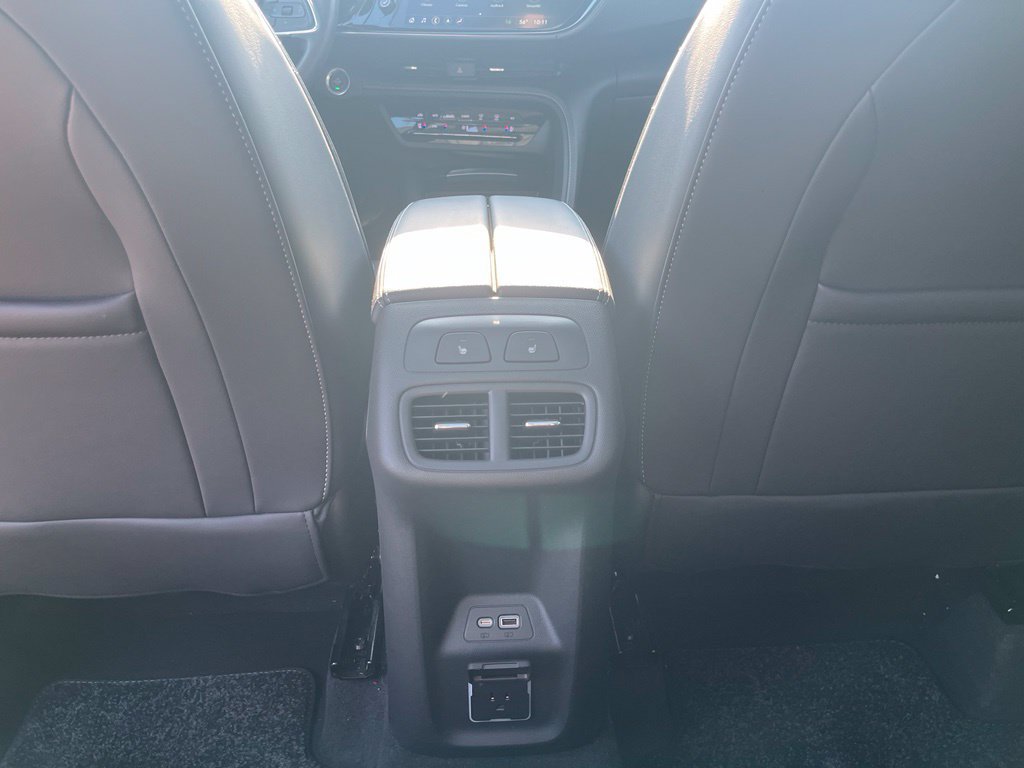 Used 2023 Buick Envision Avenir AWD/4WD image 32