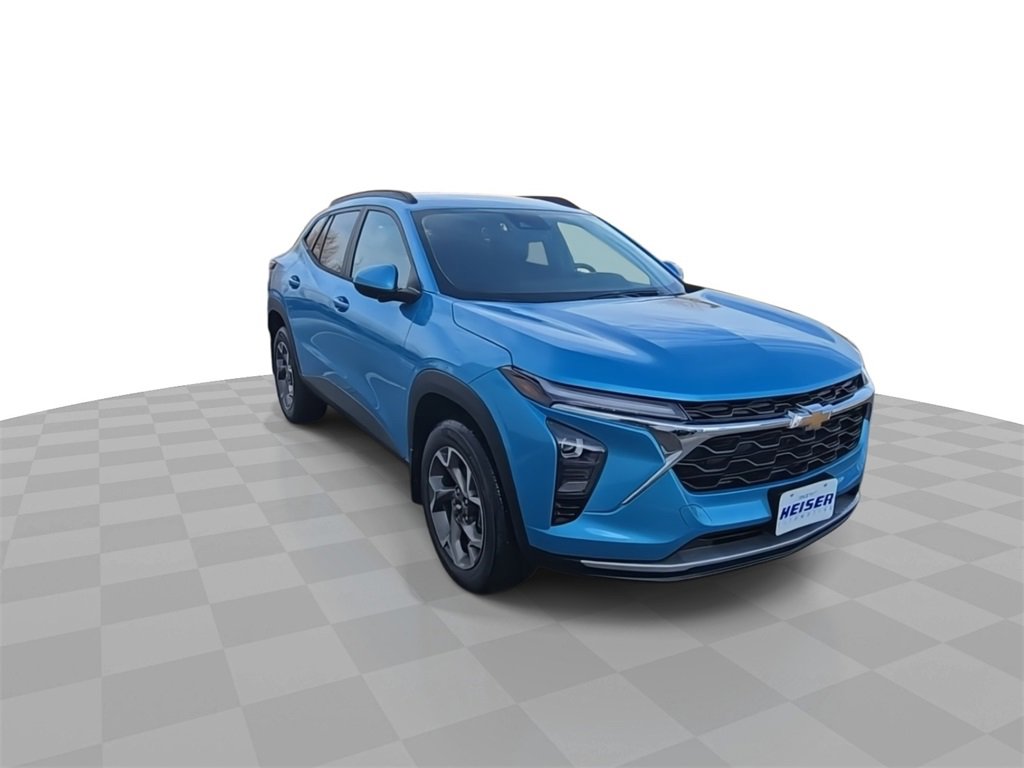 Used 2025 Chevrolet Trax LT w/ Driver Confidence Package image 2