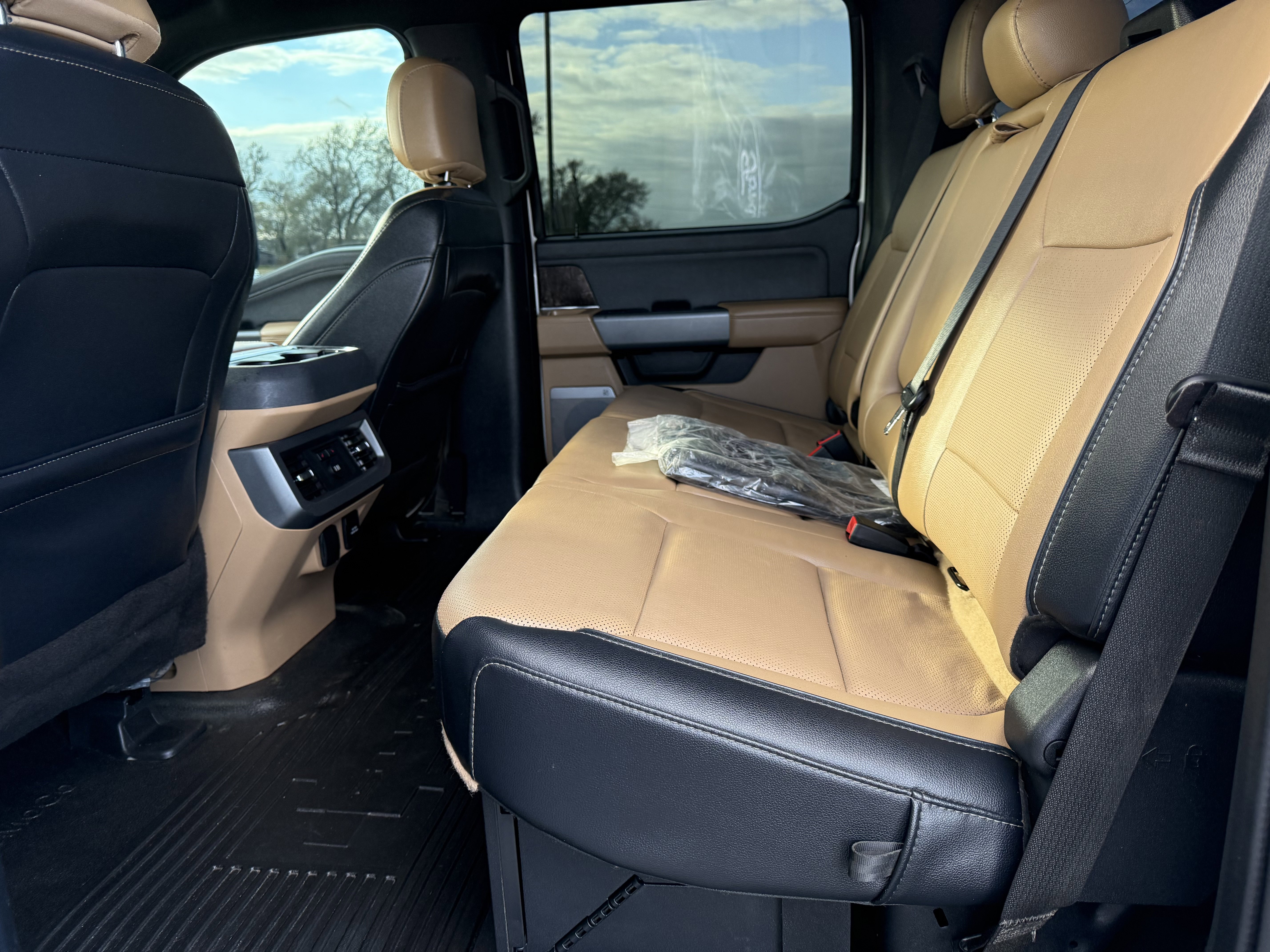 Used 2023 Ford F350 Lariat w/ Lariat Ultimate Package image 8