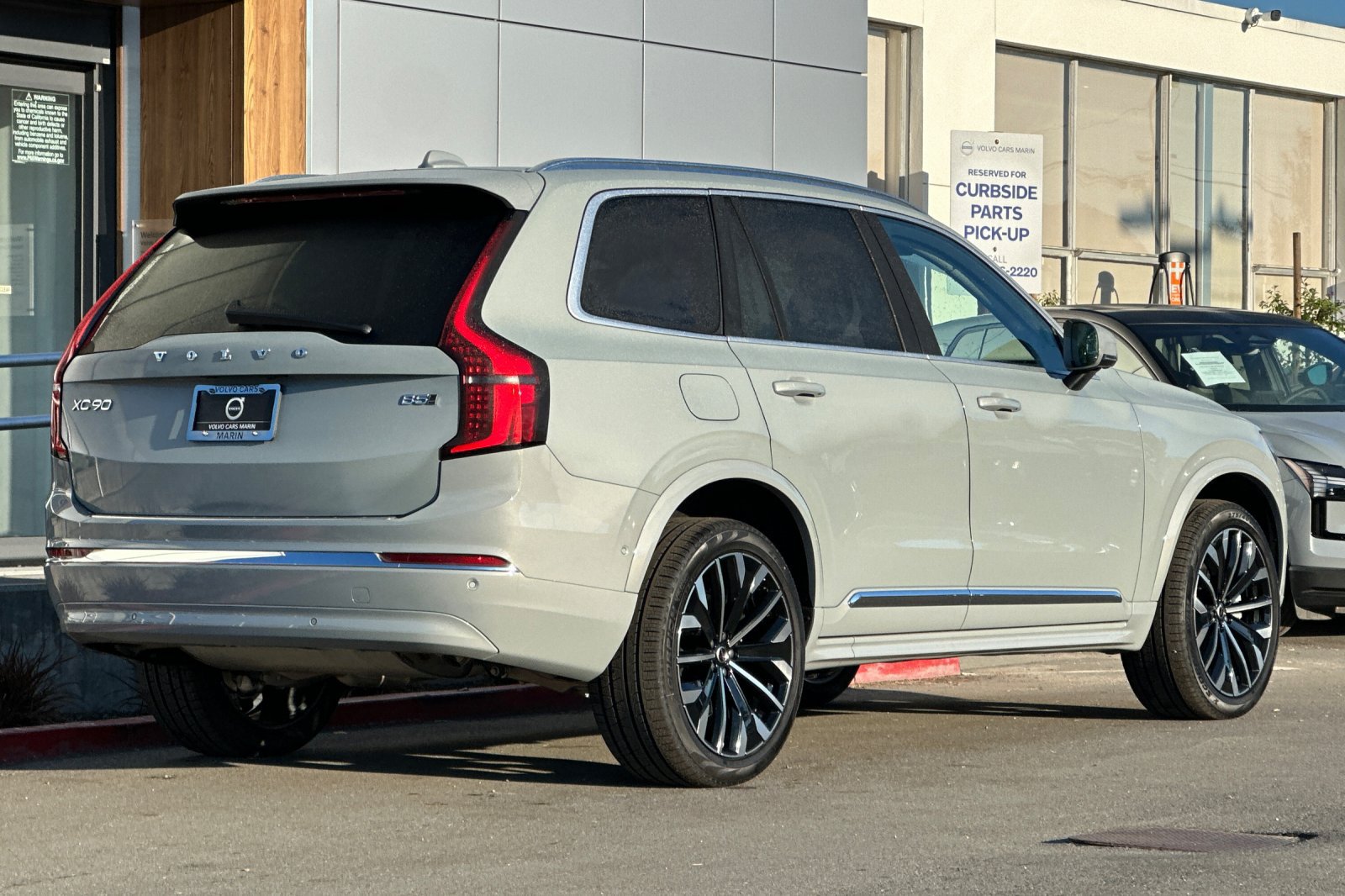 New 2026 Volvo XC90 B5 Plus w/ Protection Package AWD/4WD image 2