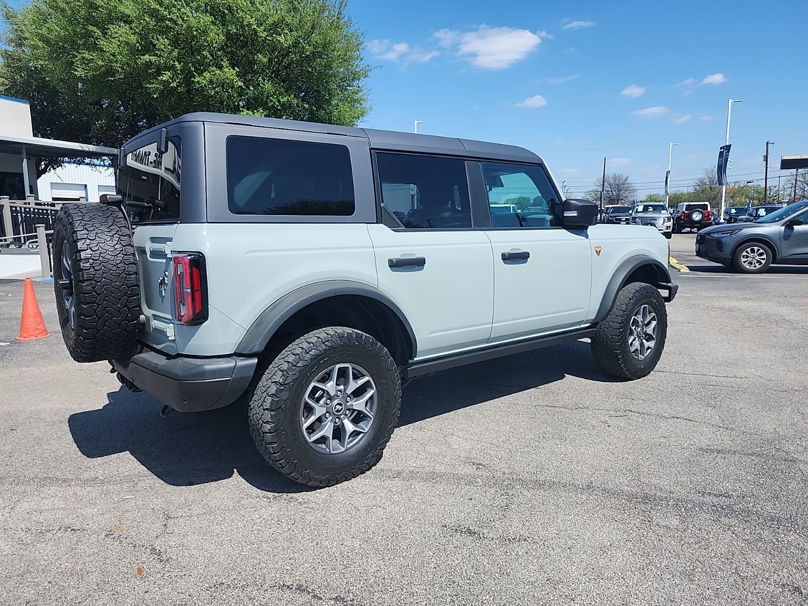 Used 2022 Ford Bronco Badlands image 3