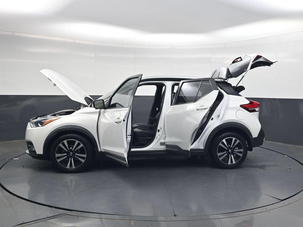Used 2018 Nissan Kicks SR w/ Premium Package FWD image 39