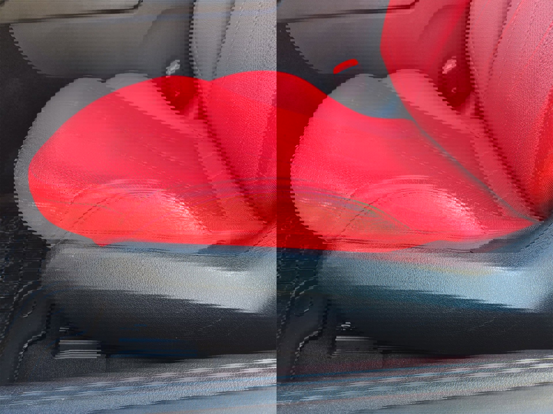 Used 2024 Mercedes-Benz CLE 450 4MATIC Coupe image 17