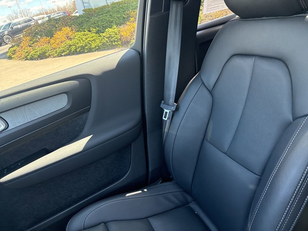 Used 2025 Volvo XC40 B5 Ultra w/ Protection Package Premier image 28