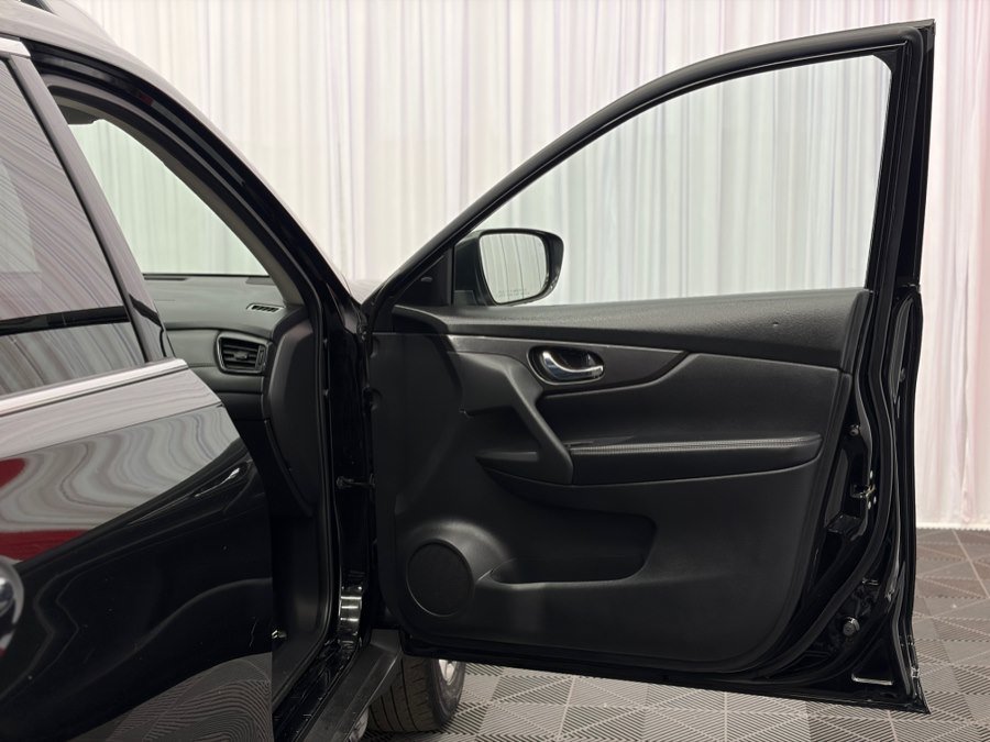 Used 2018 Nissan Rogue SV w/ Premium Package AWD/4WD image 15