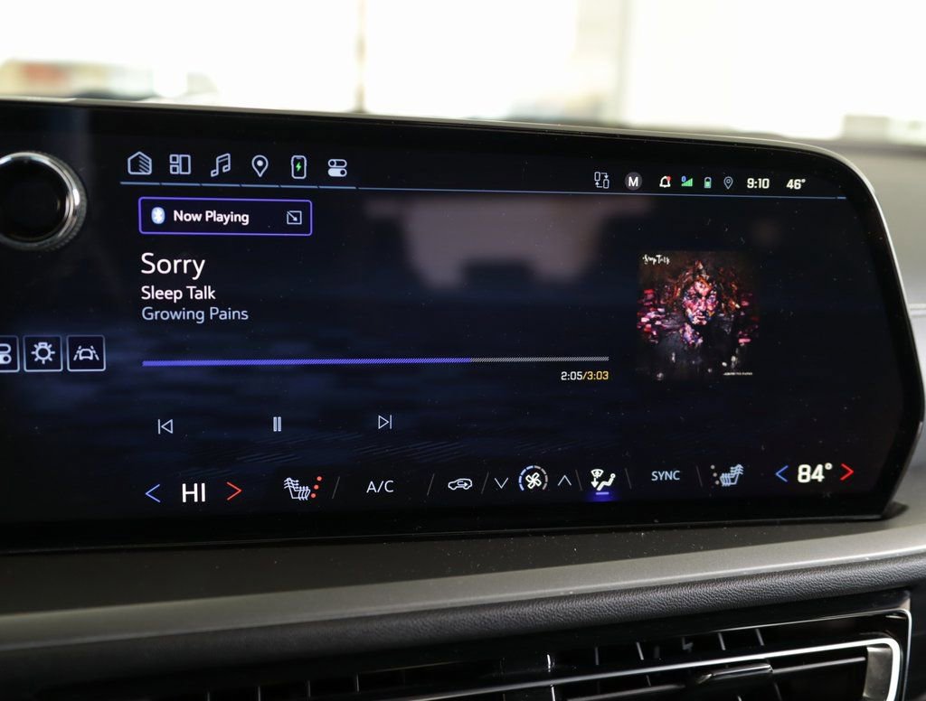 Used 2025 Chevrolet Traverse LT image 13