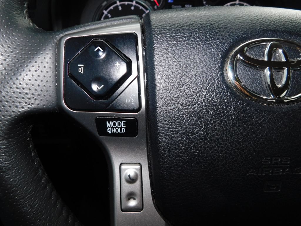 Used 2020 Toyota 4Runner SR5 AWD/4WD image 25