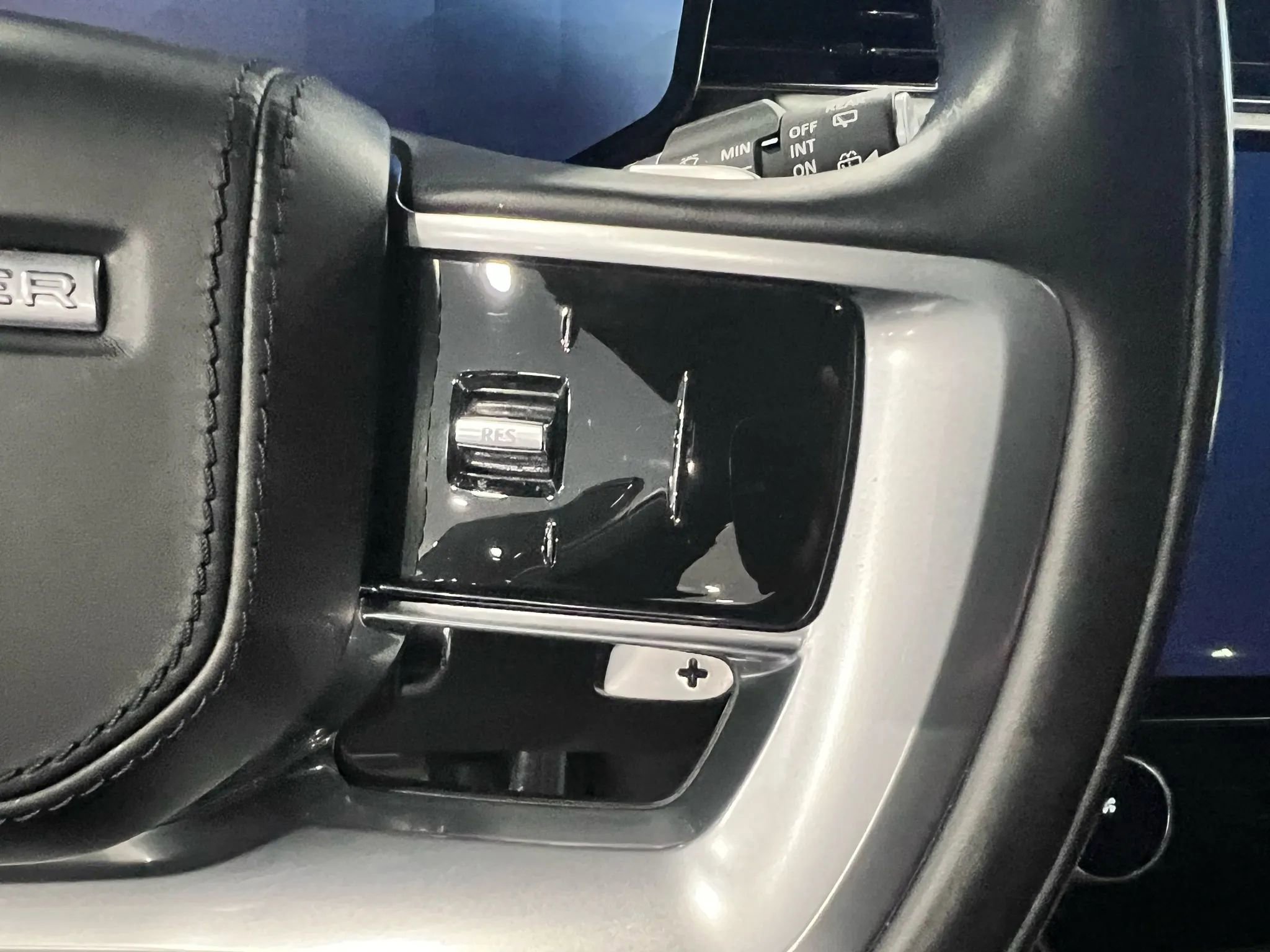 Used 2023 Land Rover Range Rover Long Wheelbase Autobiography image 21