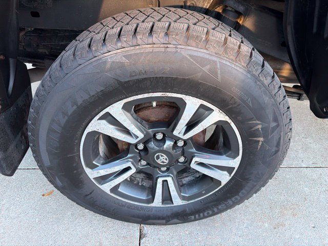 Used 2017 Toyota Tacoma TRD Sport AWD/4WD image 7