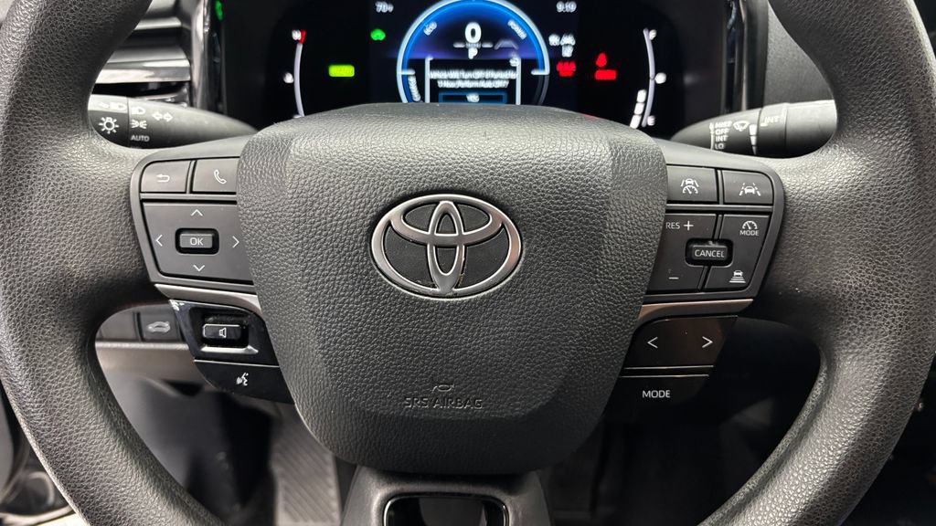 Used 2025 Toyota Camry LE FWD image 23