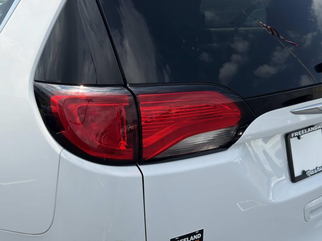 Used 2020 Chrysler Pacifica Limited FWD image 12