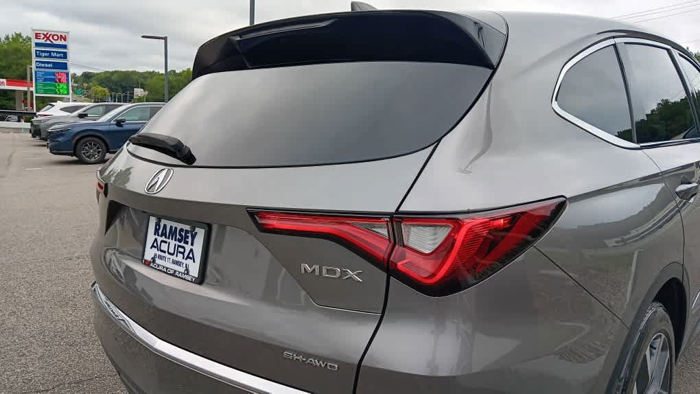 Used 2023 Acura MDX w/ Technology Package AWD/4WD image 6