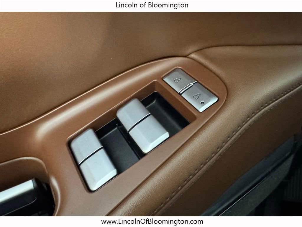 Certified 2025 Lincoln Navigator Reserve AWD/4WD image 40